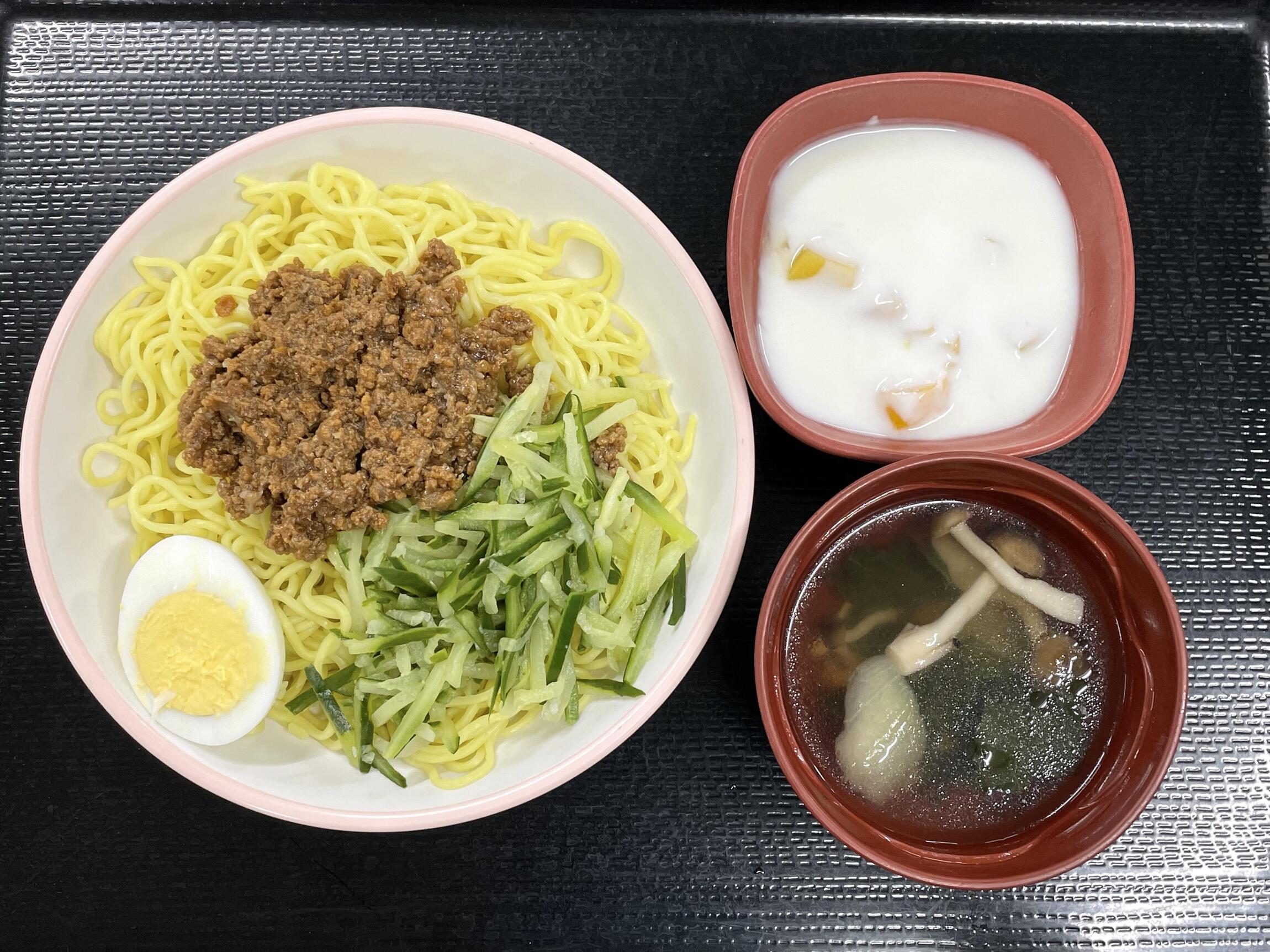 ⑤季節のメニュー① ジャージャー麺.jpeg