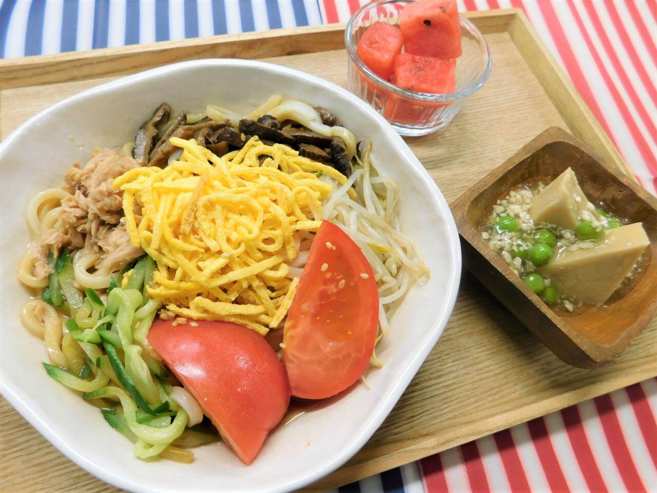 季節のメニュー(サラダうどん)